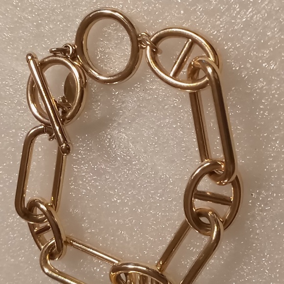 Express chunky paperclip toggle clasp gold tone . - Picture 3 of 5